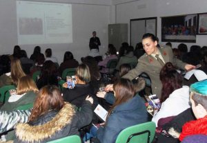 Gli infoteam della scuola sottufficiali al Galilei e all'Orioli 
