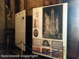 Viterbo - La mostra nella sala delle Bandiere