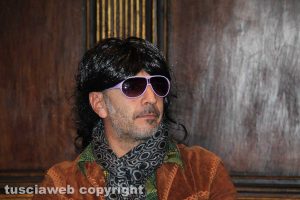 Lucio Matteucci mascherato da hippie