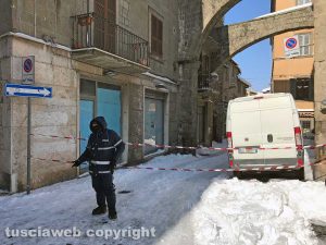 Viterbo - Neve sui tetti - Chiusa via Mazzini