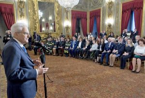 Il presidente Sergio Mattarella nel corso della cerimonia di consegna delle onorificenze dell'ordine al merito della Repubblica italiana