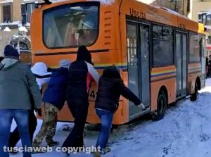 Viterbo- Il bus a Bagnaia
