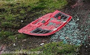 Spettacolare incidente, Ferrari cappotta sulla Verentana