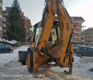 Viterbo - Emergenza neve - Mezzi al lavoro in via C. Cattaneo
