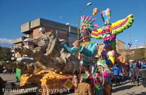 Civita Castellana - Carnevale 2018 - Sfilano carri e maschere