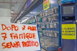 Civita Castellana - La protesta per la chiusura di Euronics