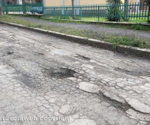 Viterbo - Buche in via Santa Maria in Silice