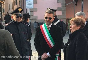 Tuscania - Il teatro Rivellino dedicato a al tenore Veriano Luchetti - La soprano Mietta Sighele col sindaco