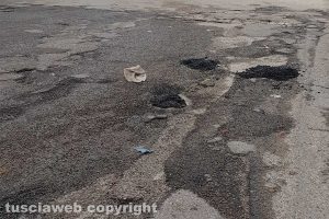 Viterbo - Il manto stradale a piazza Crispi