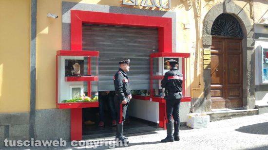 Viterbo - Rapina alla gioielleria Bracci
