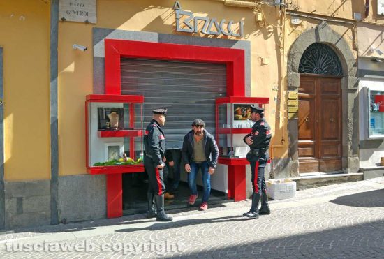 Viterbo - Rapina alla gioielleria Bracci