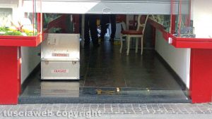 Viterbo - Rapina alla gioielleria Bracci