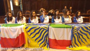 Viterbo - Comitato centro storico - Otto sbandieratrici in Nazionale