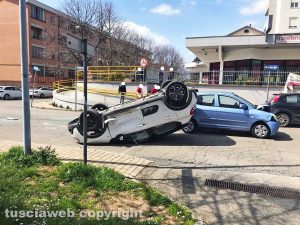 Viterbo - Incidente a piazzale Porsenna a Santa Barbara
