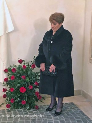 Tuscania - Il teatro Rivellino dedicato al tenore Veriano Luchetti - La soprano Mietta Sighele col sindaco