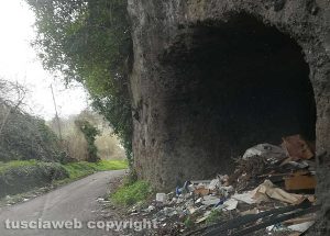 Viterbo - Rifiuti in strada Riello
