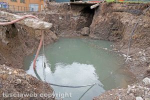 Viterbo - La rottura del collettore fognario - Lavori in corso