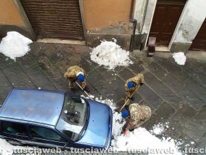 Viterbo - Emergenza neve - I militari in via Orioli