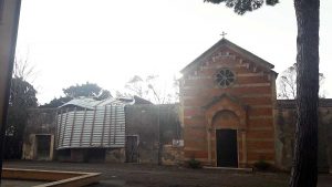 Tarquinia - Tetto scoperchiato vicino alla chiesa Regina della Pace