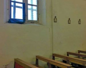 Tarquinia - Restaurate le formelle della via Crucis della chiesetta delle Saline 
