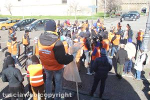 Viterbo - Studenti e cittadini in centro a pulire