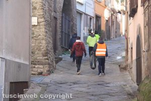 Viterbo - Studenti e cittadini in centro a pulire