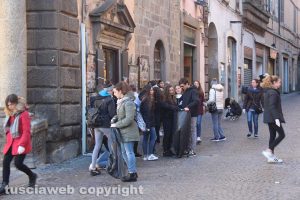 Viterbo - Studenti e cittadini in centro a pulire