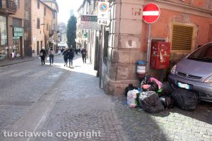 Viterbo - Fiera dell'Annunziata - Rifiuti su via Cairoli