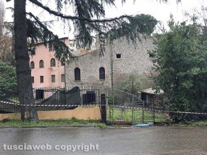 Viterbo - Incendio all'ex pub di Valle Faul