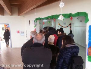 Viterbo - Elezioni - La fila al seggio di Tobia 