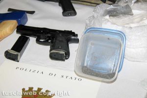Viterbo - Polizia - L'arresto di Dennis Illarionovs - Le armi, gli ordigni e l'esplosivo sequestrati