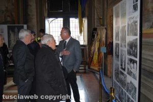 Viterbo - Il centenario della Grande Guerra commemorato a palazzo dei Priori - Franco Marini visita la mostra