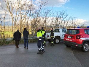 Orte - Piena del Tevere - Il sopralluogo di prefetto, sindaco, vigili del fuoco e protezione civile