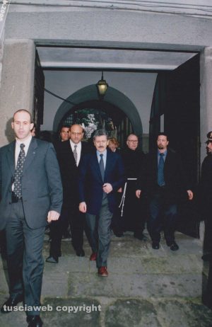 Padre Ernesto Piacentini con D'Alema a santa Rosa il 26 febbraio del 2000 - foto archivio storico di Silvio Cappelli