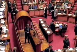 Roma - Senato - Francesco Battistoni vota
