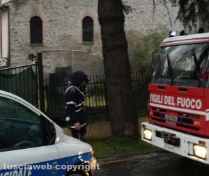 Viterbo - Incendio all'ex pub di Valle Faul, intervento dei vigili del fuoco