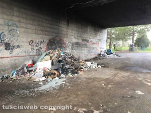 Viterbo - Discarica a cielo aperto in strada Castiglione 
