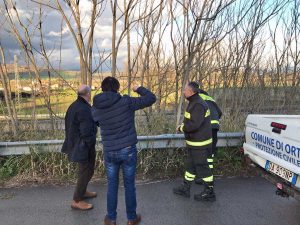 Orte - Piena del Tevere - Il sopralluogo di prefetto, sindaco, vigili del fuoco e protezione civile