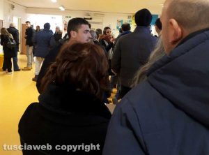 Viterbo - Elezioni - Lunghe file al seggio dell'Ellera