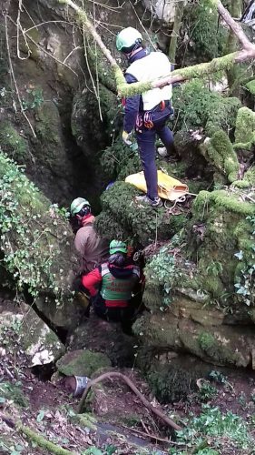 Lesola - Il Corpo nazionale soccorso alpino e speleologico recupera una salma