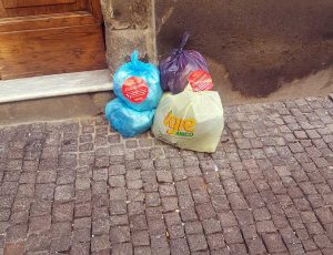 Viterbo - Rifiuti I sacchi non ritirati