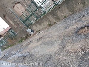 Viterbo - Buche in viale Trento