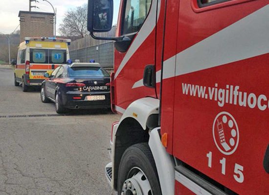 Ambulanza del 118, carabinieri, vigili del fuoco