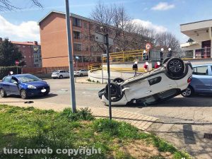 Viterbo - Incidente a piazzale Porsenna a Santa Barbara