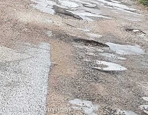 Viterbo - Buche in viale Trento