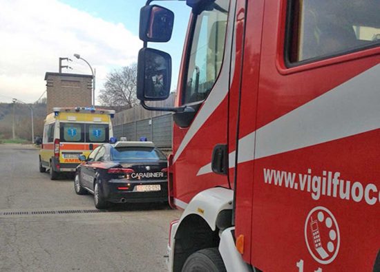 Ambulanza del 118, carabinieri, vigili del fuoco - Foto d'archivio
