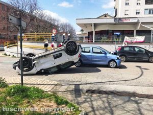 Viterbo - Incidente a piazzale Porsenna a Santa Barbara