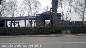 Capodimonte - Lo scheletro del ristorante dopo l'incendio