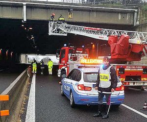 Semaforo pericolante sulla Viterbo-Orte - L'intervento di vigili del fuoco e polizia