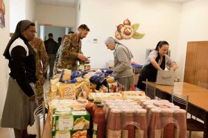 Viterbo - L'esercito alla “Sacra famiglia”